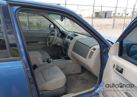 2010 Ford Escape Xlt z USA, uszkodzony, nr VIN 1FMCU9D7XAKD06332